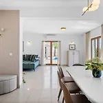 Villa Calma With Heated Pool,jacuzzi, Finnish Sauna And 4 Bedrooms *
