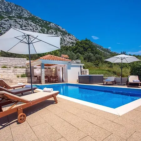Villa Calma With Heated Pool,jacuzzi, Finnish Sauna And 4 Bedrooms *