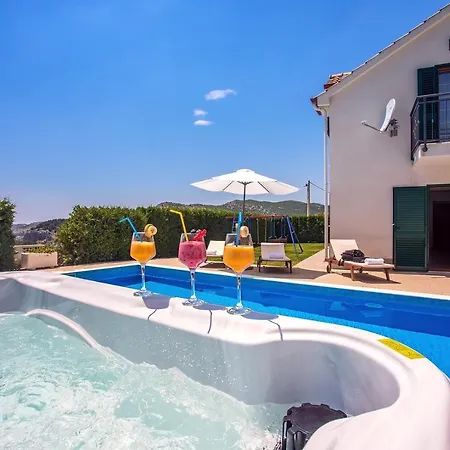 Villa Calma With Heated Pool,jacuzzi, Finnish Sauna And 4 Bedrooms Gata