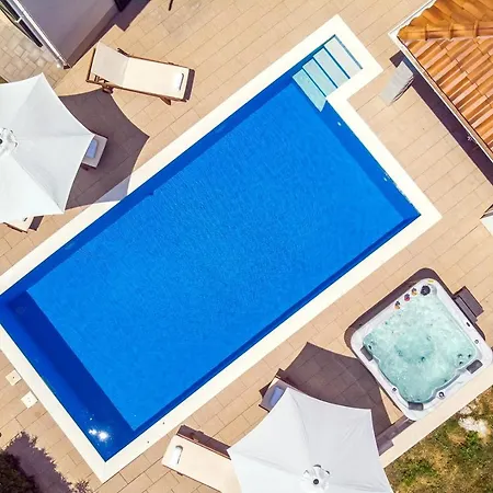 Calma With Heated Pool,jacuzzi, Finnish Sauna And 4 Bedrooms Villa