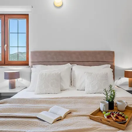 Villa Calma With Heated Pool,jacuzzi, Finnish Sauna And 4 Bedrooms