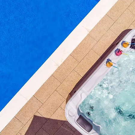 Villa Calma With Heated Pool,jacuzzi, Finnish Sauna And 4 Bedrooms