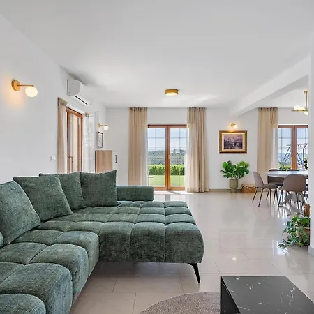 Villa Calma With Heated Pool,jacuzzi, Finnish Sauna And 4 Bedrooms